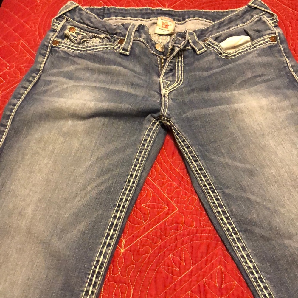 Hard to find authentic True Religion jeans! 💃🏽